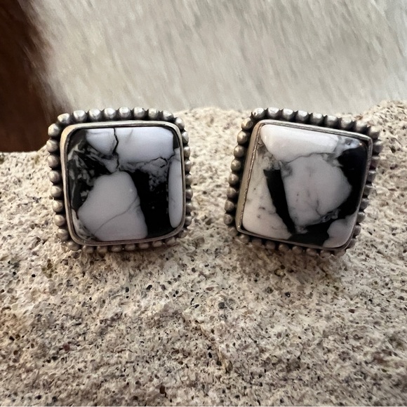 ❤️ White Buffalo Substantial Square Stud Earrings Matte Setting Navajo Style